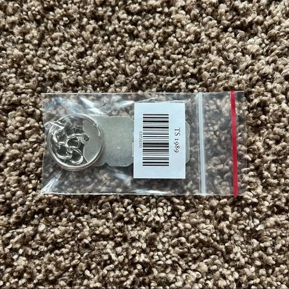 NEW Taylor Swift 1989 Keychain - Picture 2 of 3
